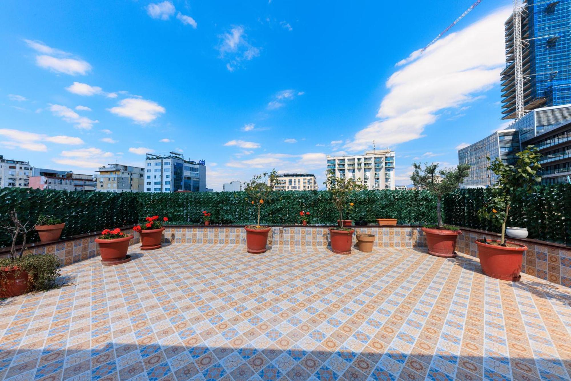Syncron Centre Skyline Rooftop Tirana Apartments Buitenkant foto
